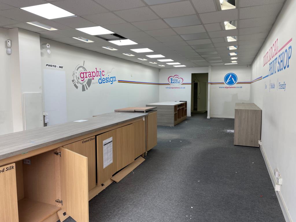 Lot: 105 - MIXED-USE PART POSSESSION PROPERTY IN BUSY THOROUGHFARE - Internal view of retail unit from front 1